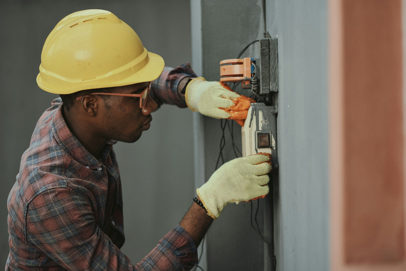 SmartReach AI for Home Service Companies: I Booked 18 Commercial Quote Requests in 4 Weeks Without an SDR